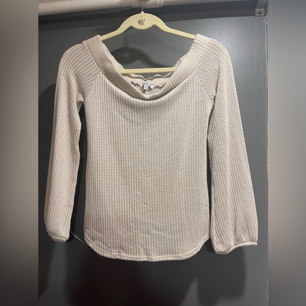 Lightweight sweater off the shoulder